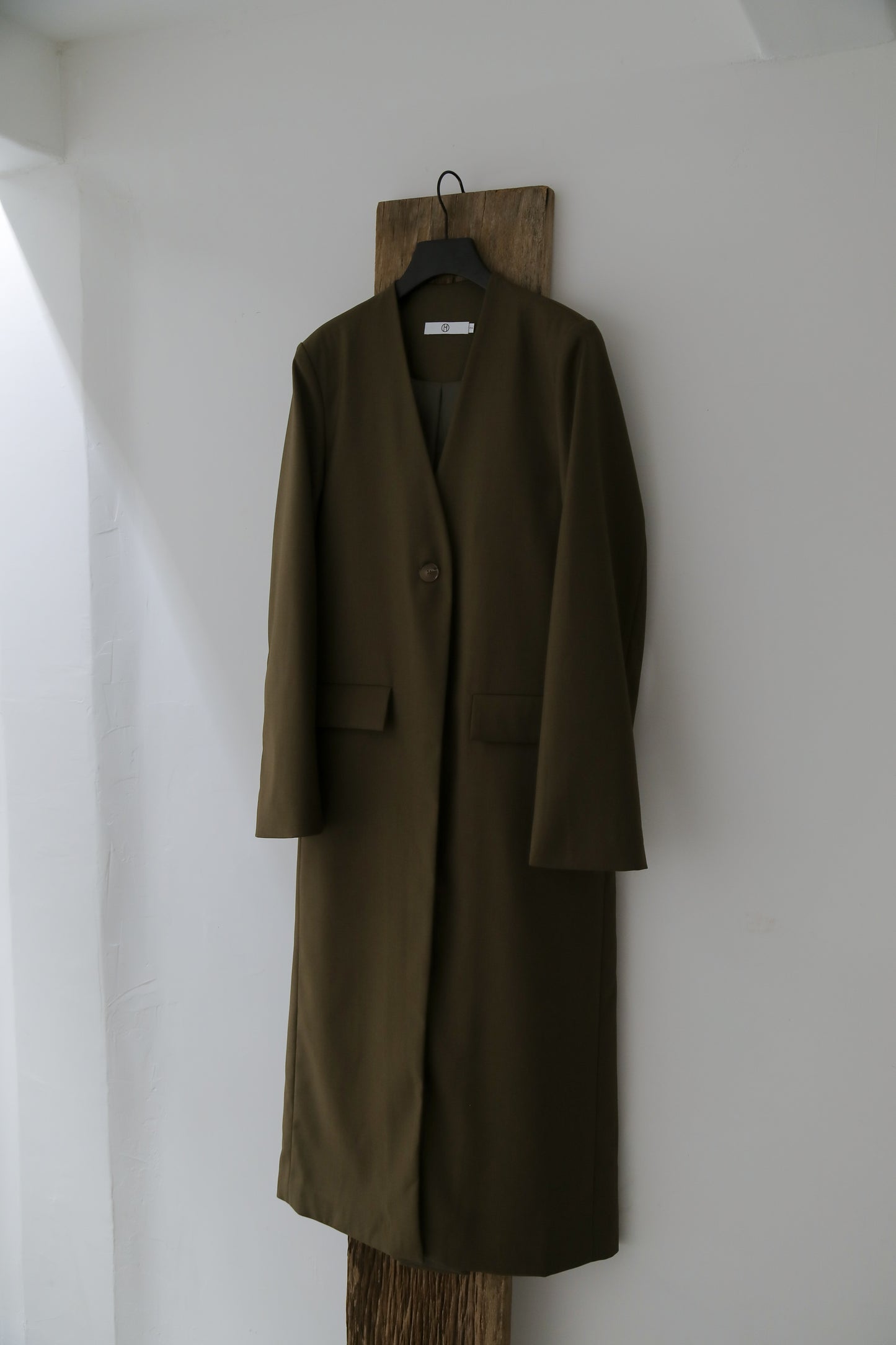 Serge collarless coat
