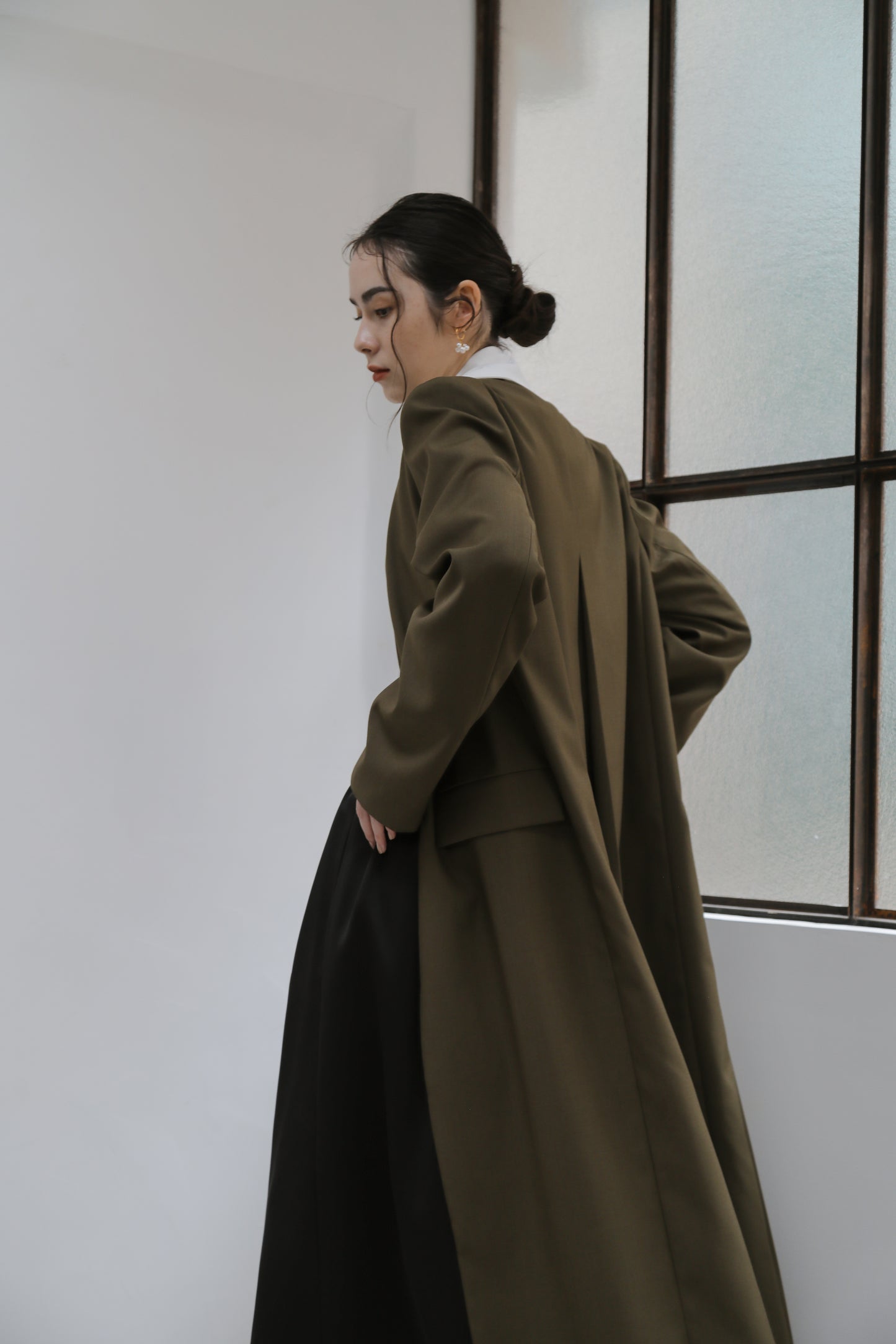 Serge collarless coat