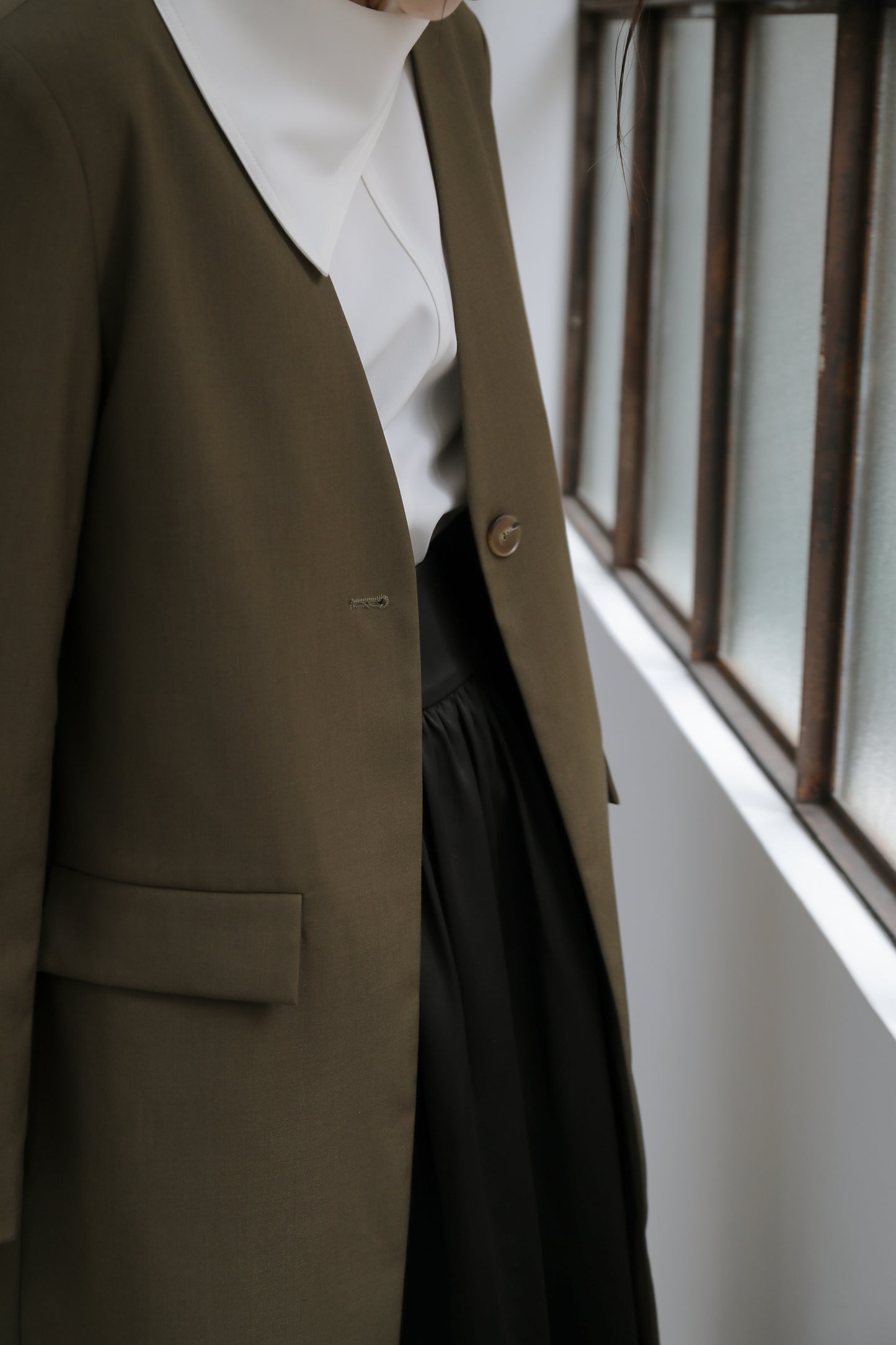 Serge collarless coat