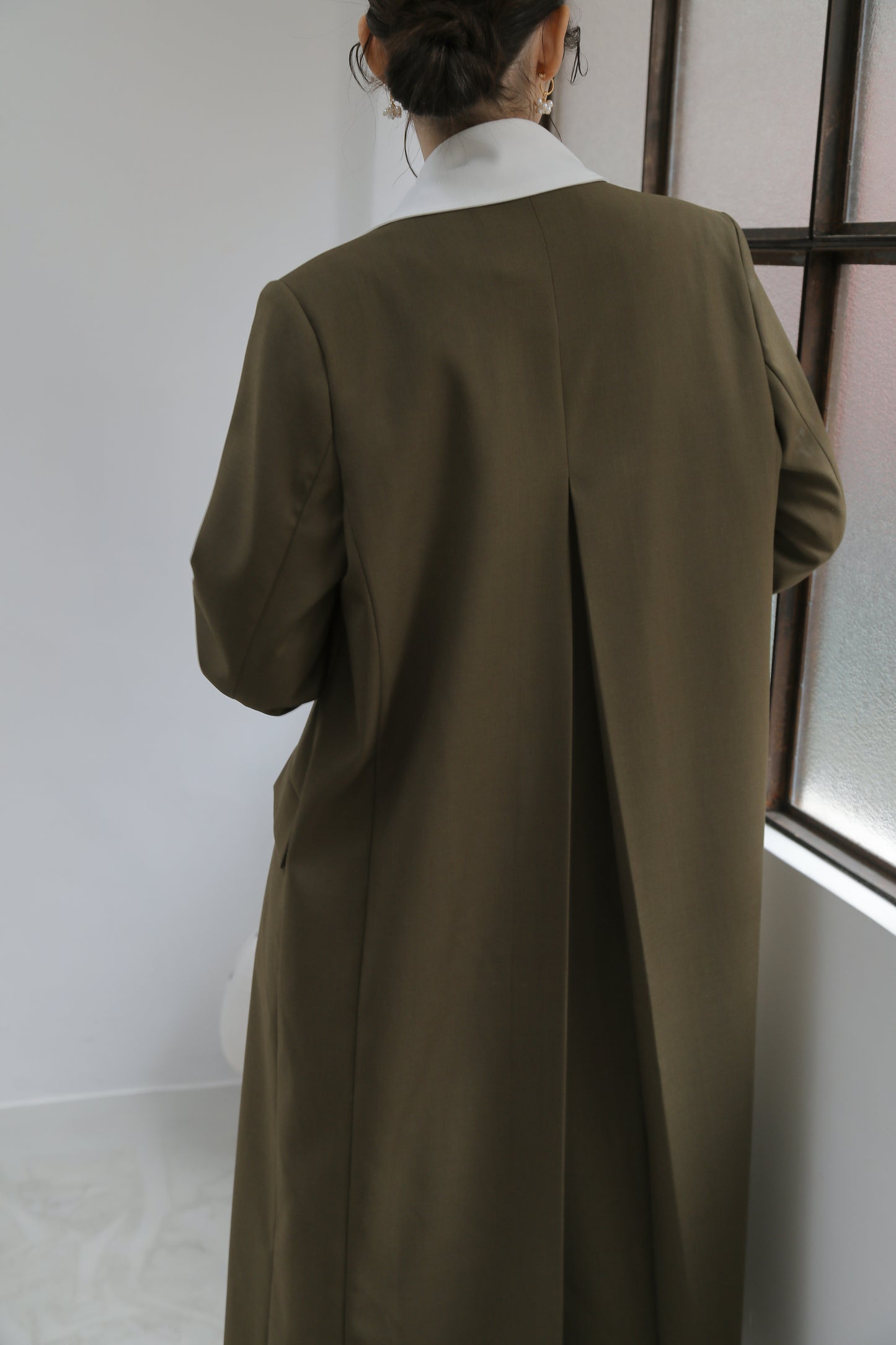 Serge collarless coat