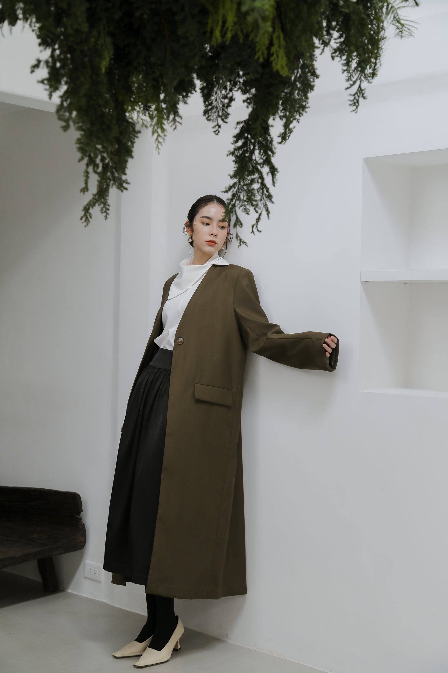 Serge collarless coat
