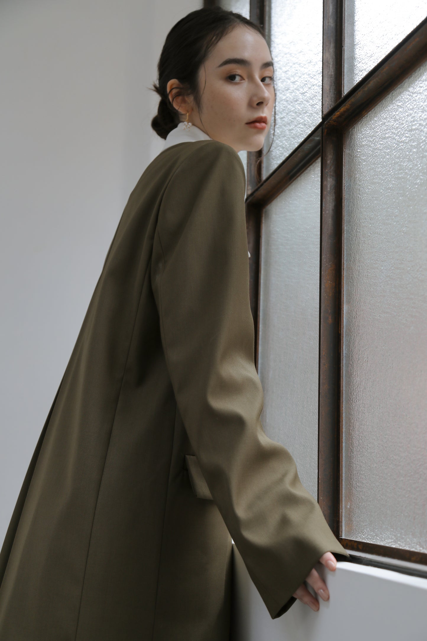 Serge collarless coat