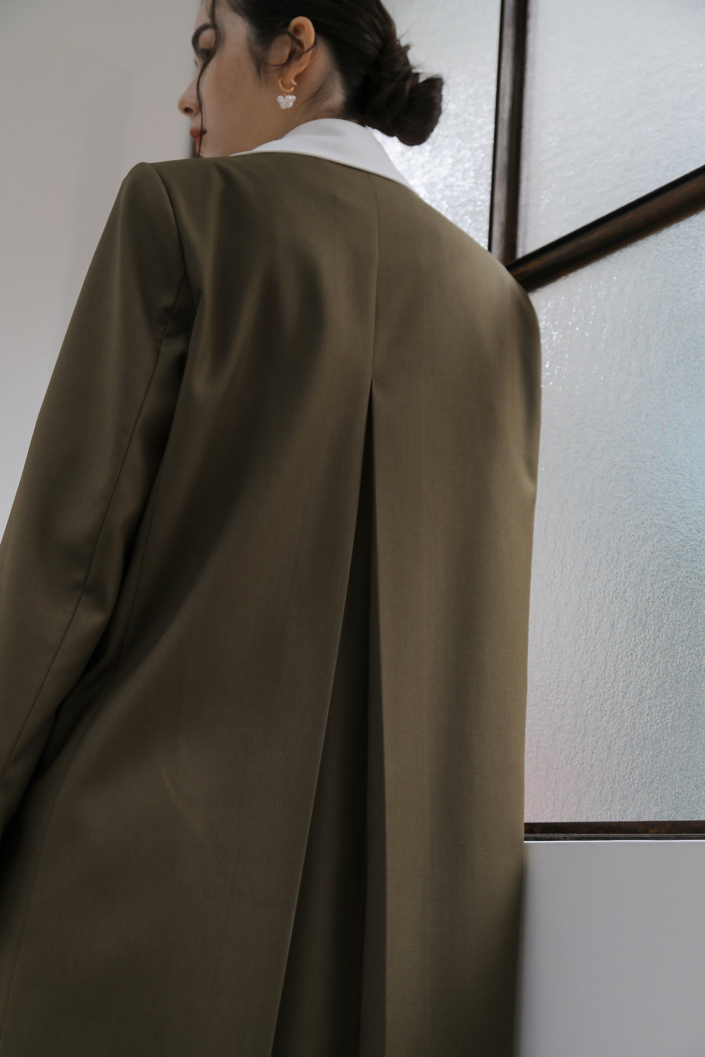Serge collarless coat