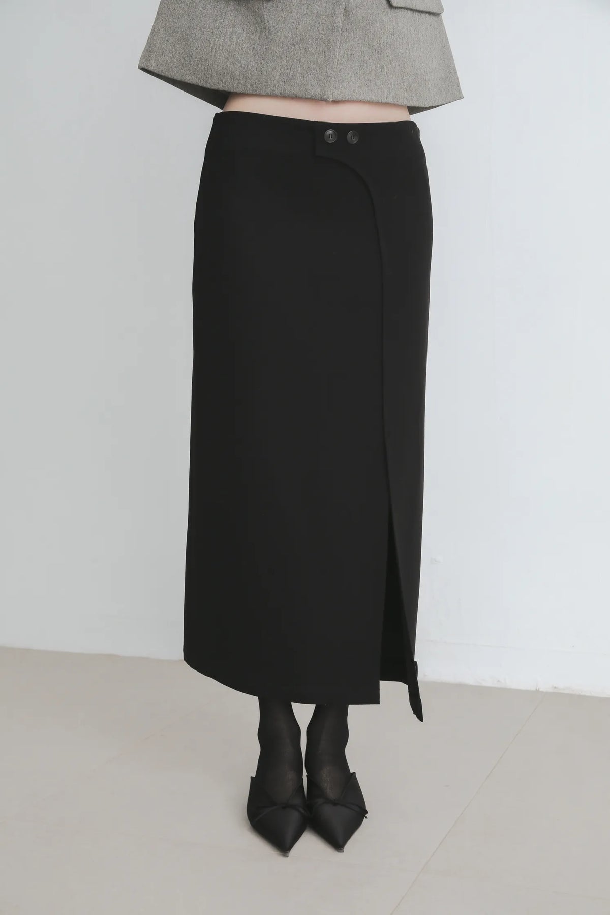 Mosu asymmetric skirt