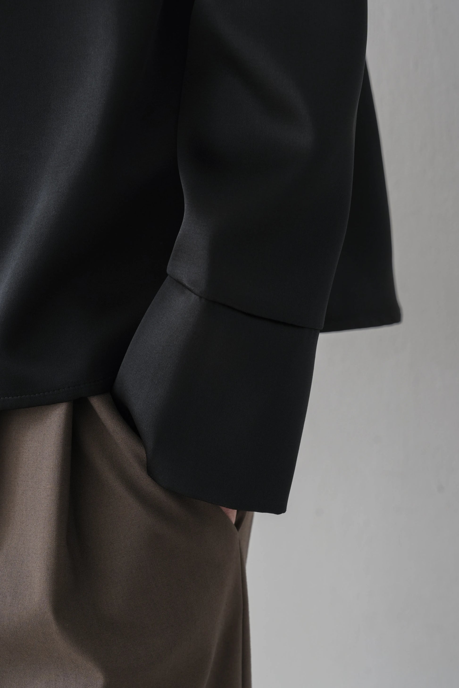 Odal satin top black