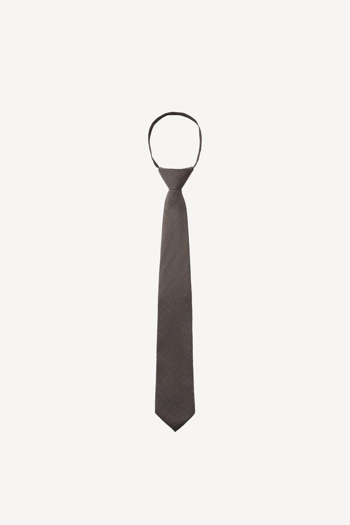 Adjustable tie