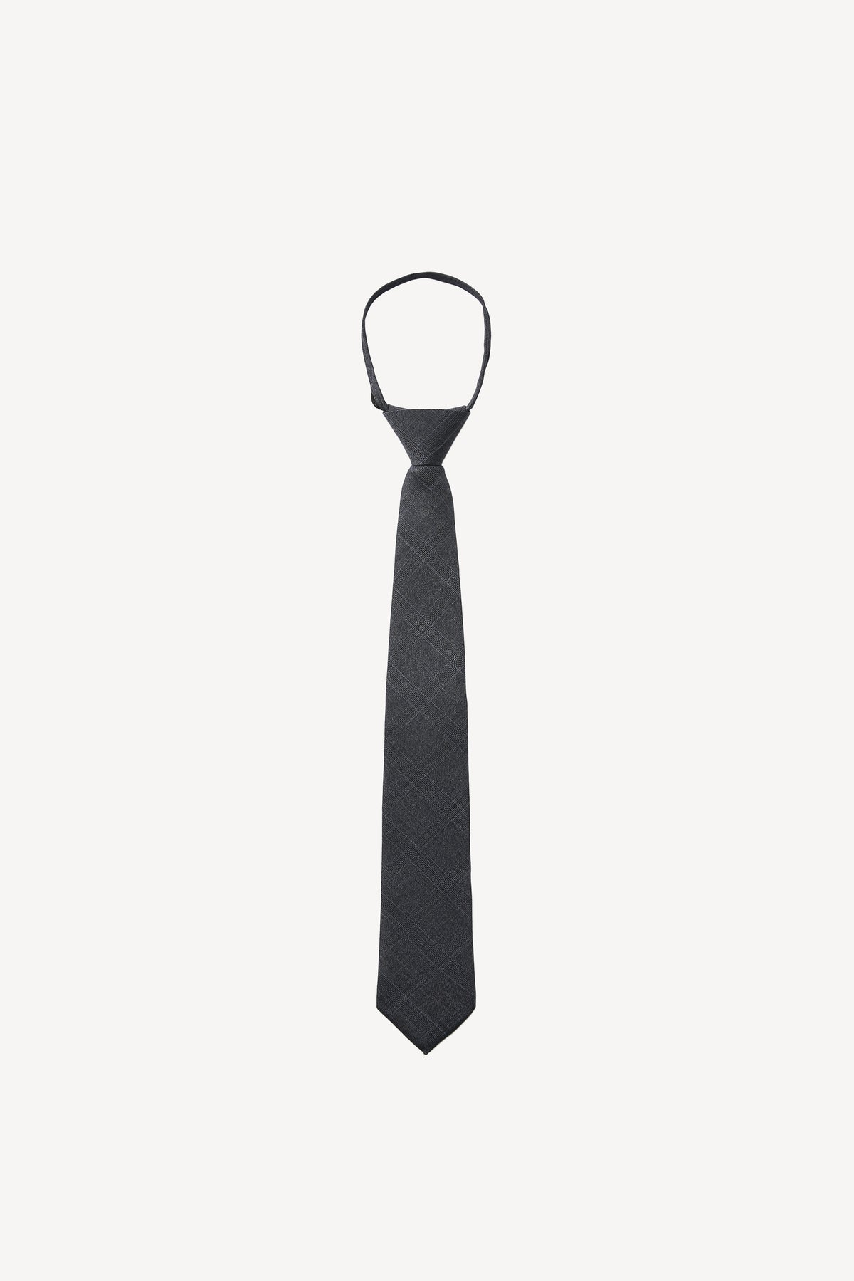 Adjustable tie