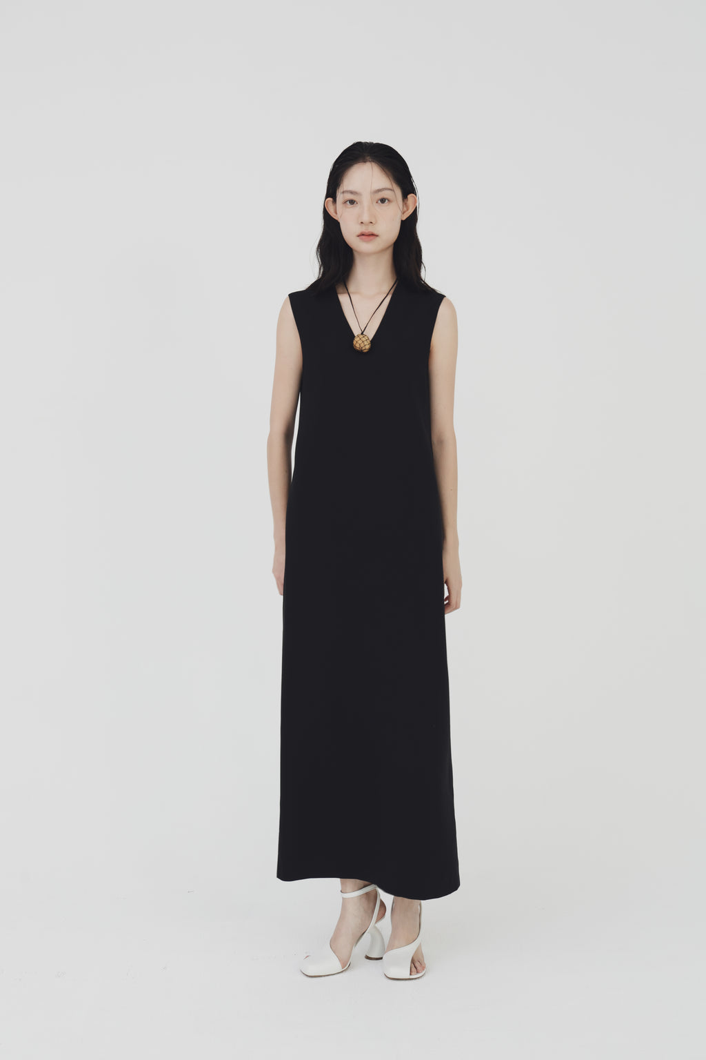 Refy v neck dress black