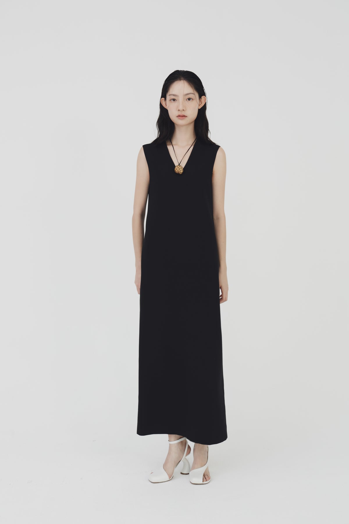 Refy v neck dress black