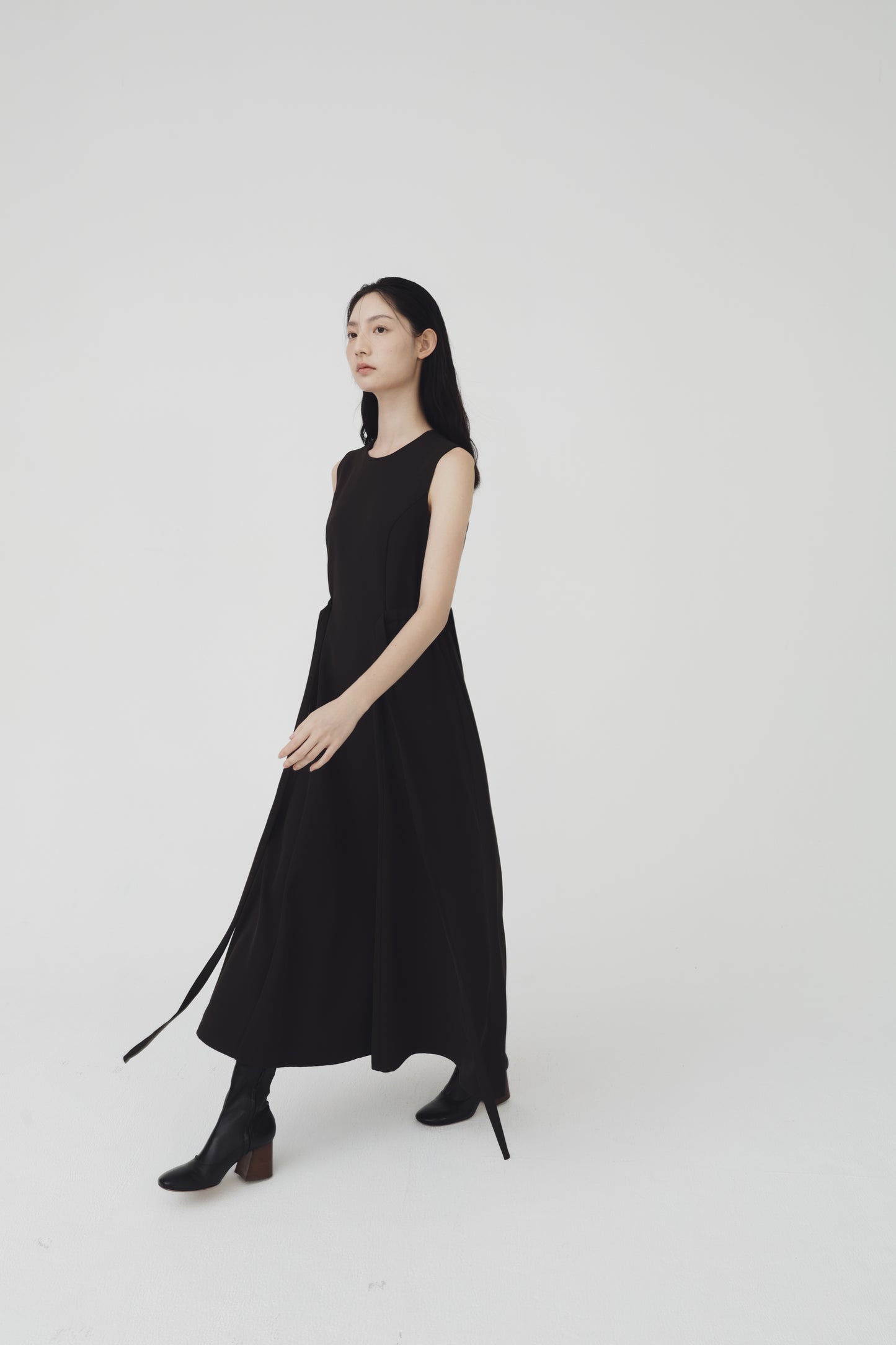 Andrea 吊帶連身裙
